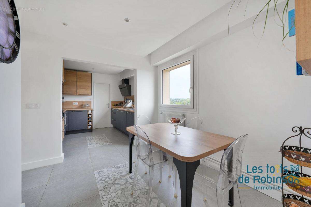 Appartement à VERRIERES-LE-BUISSON