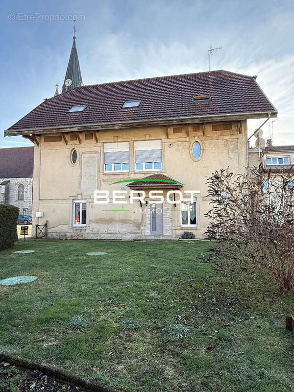 Appartement à ARC-SOUS-CICON