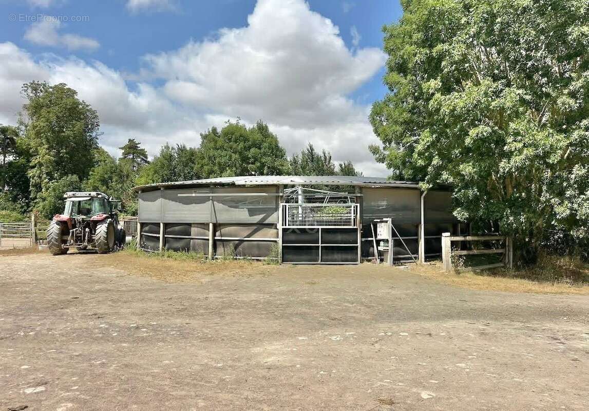 Haras d'entraînement  28 hectares d'un seul tenant à 10 km de Caen - photo 8