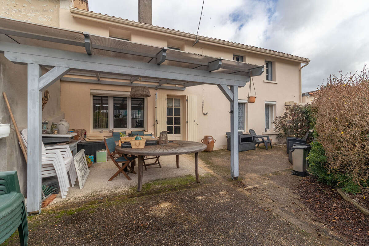 Maison à SAINT-LEON-SUR-L&#039;ISLE