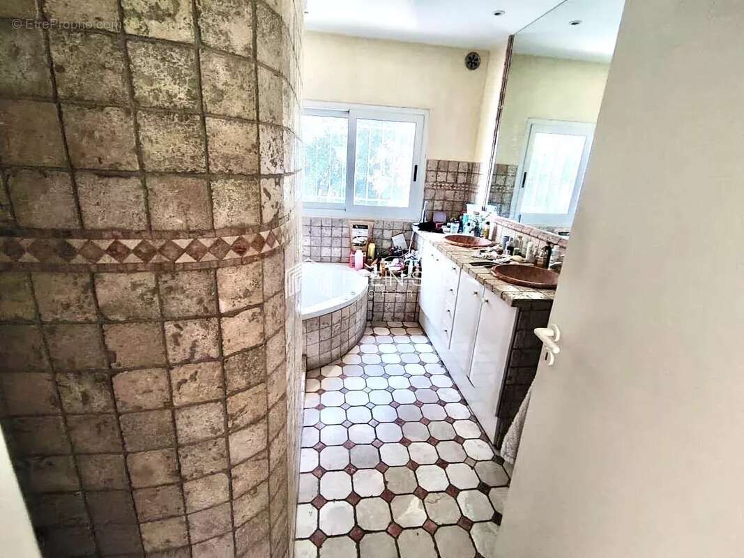 Maison à ROQUEFORT-LES-PINS