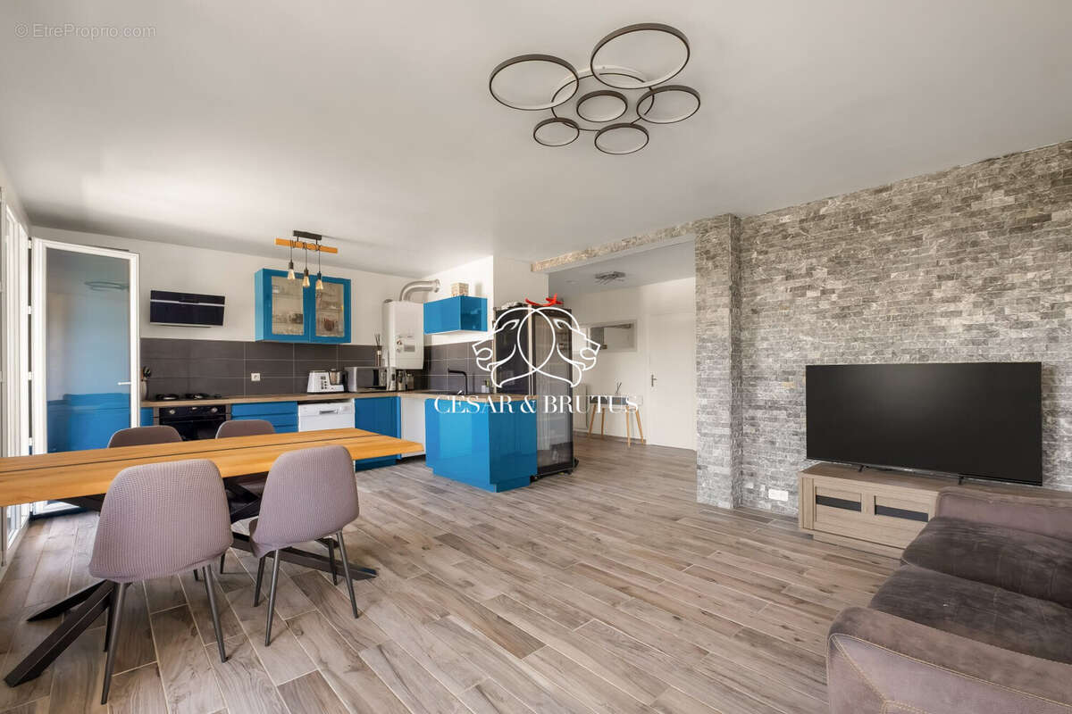 Appartement 80 m² à Saint-Laurent-De-Mure  - photo 4