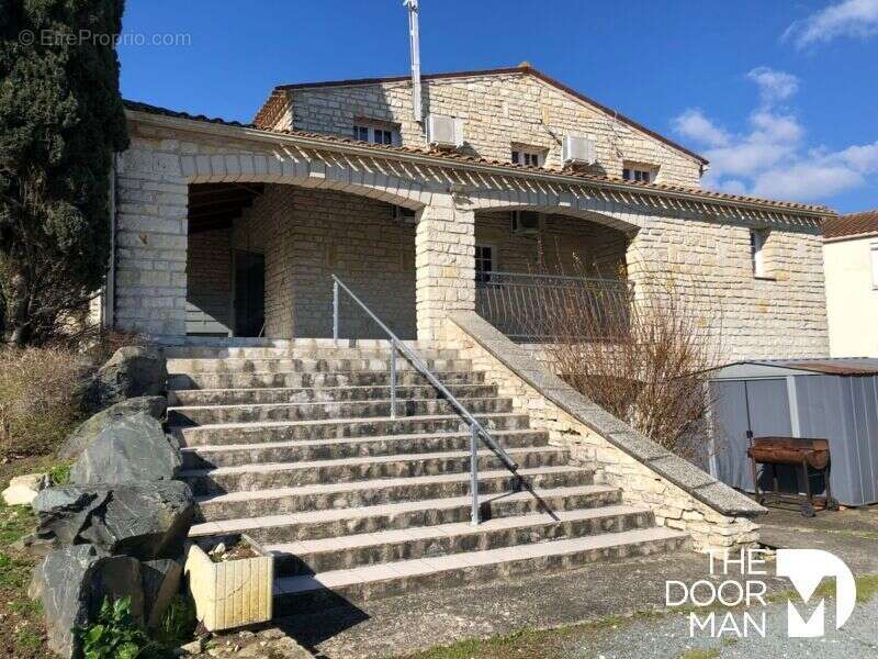 Commerce à SAINTE-SOULLE