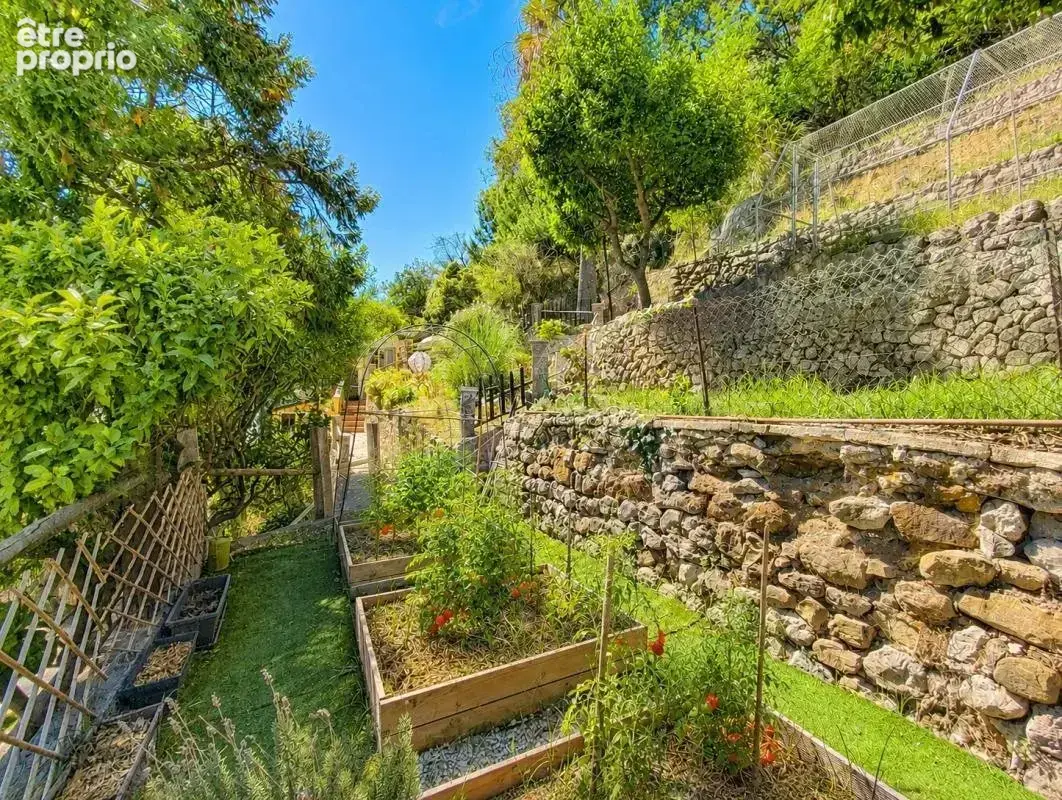 Menton : maison de 86m2 atypique avec 700 m2 de terrain - photo 8