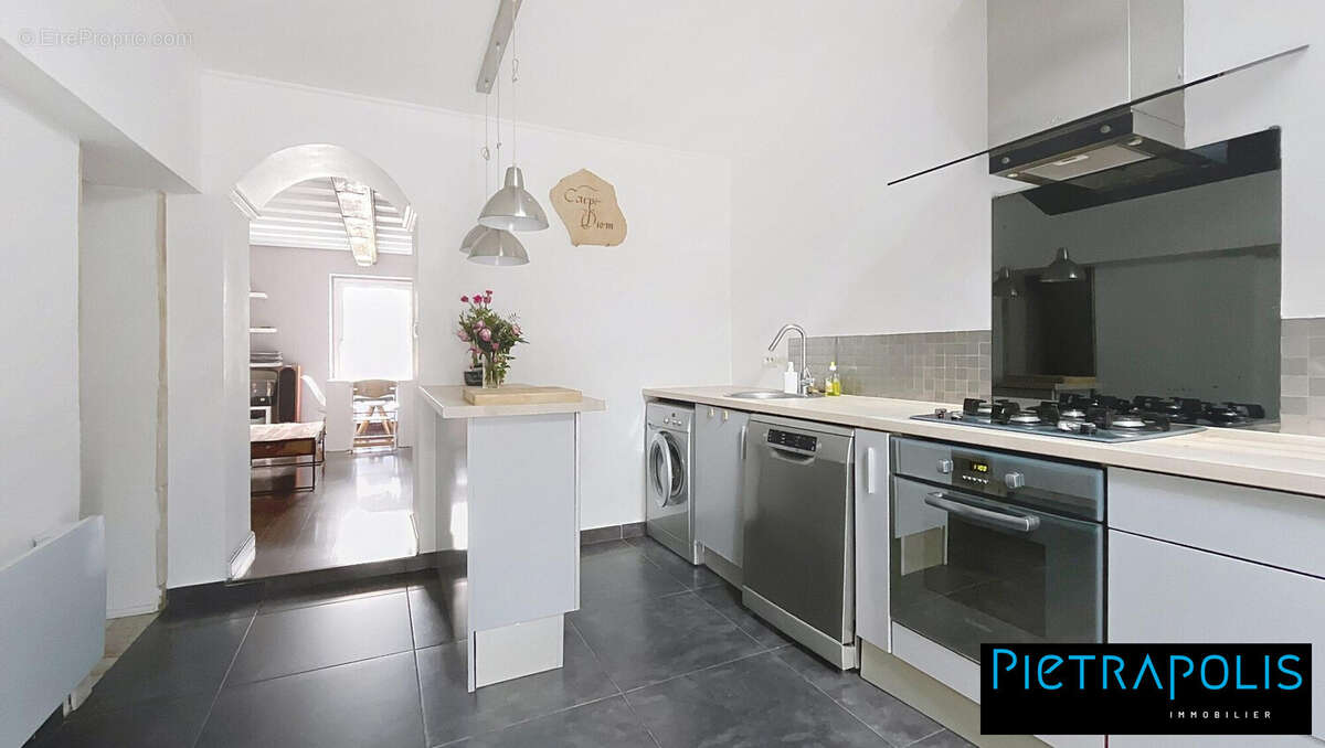 Cuisine - Appartement à CHARBONNIERES-LES-BAINS