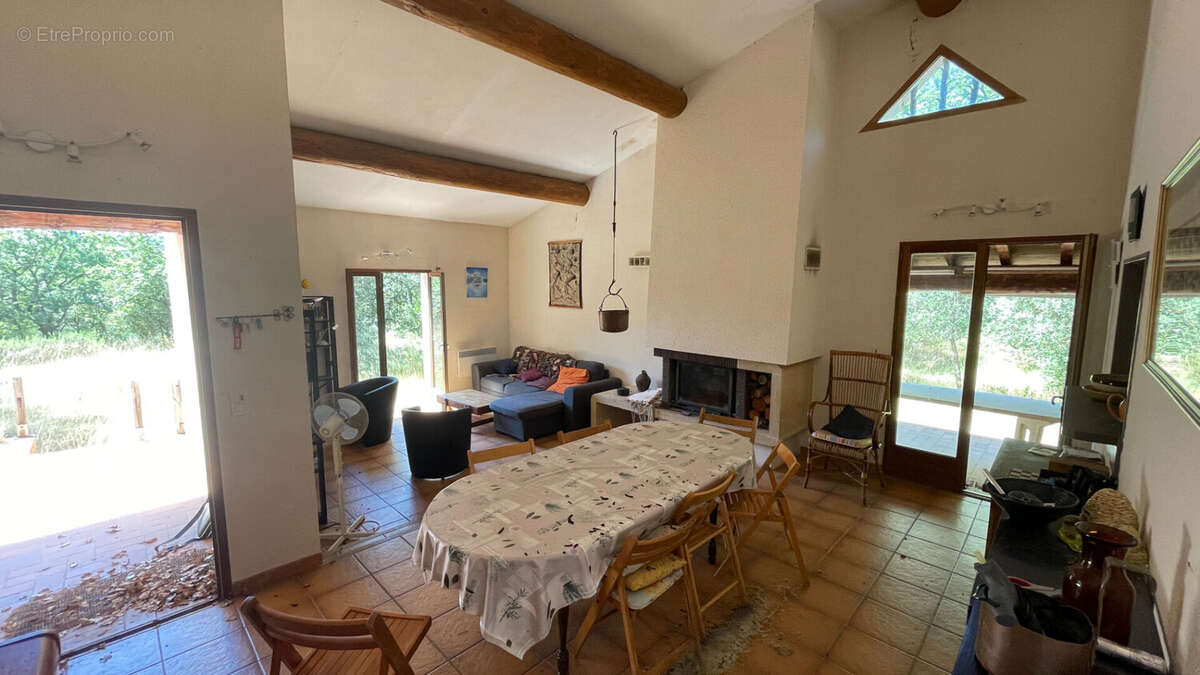 Exclusif  et rare sur le marché! Joli plain pied à Grignan avec piscine et vaste terrain. - photo 7