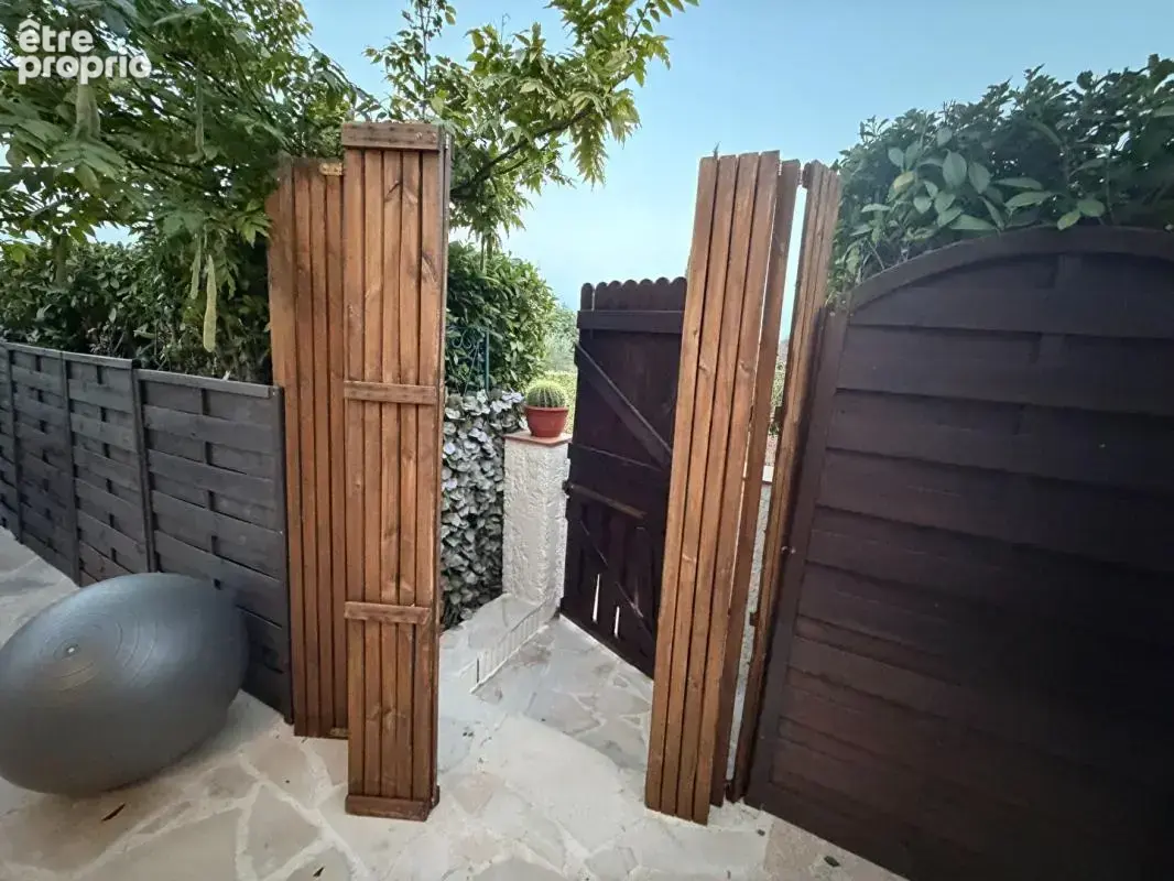 À SAISIR - VIDAUBAN Mazet meublé 45 m2 avec jardin et jacuzzi - Piscine - Tennis - photo 9