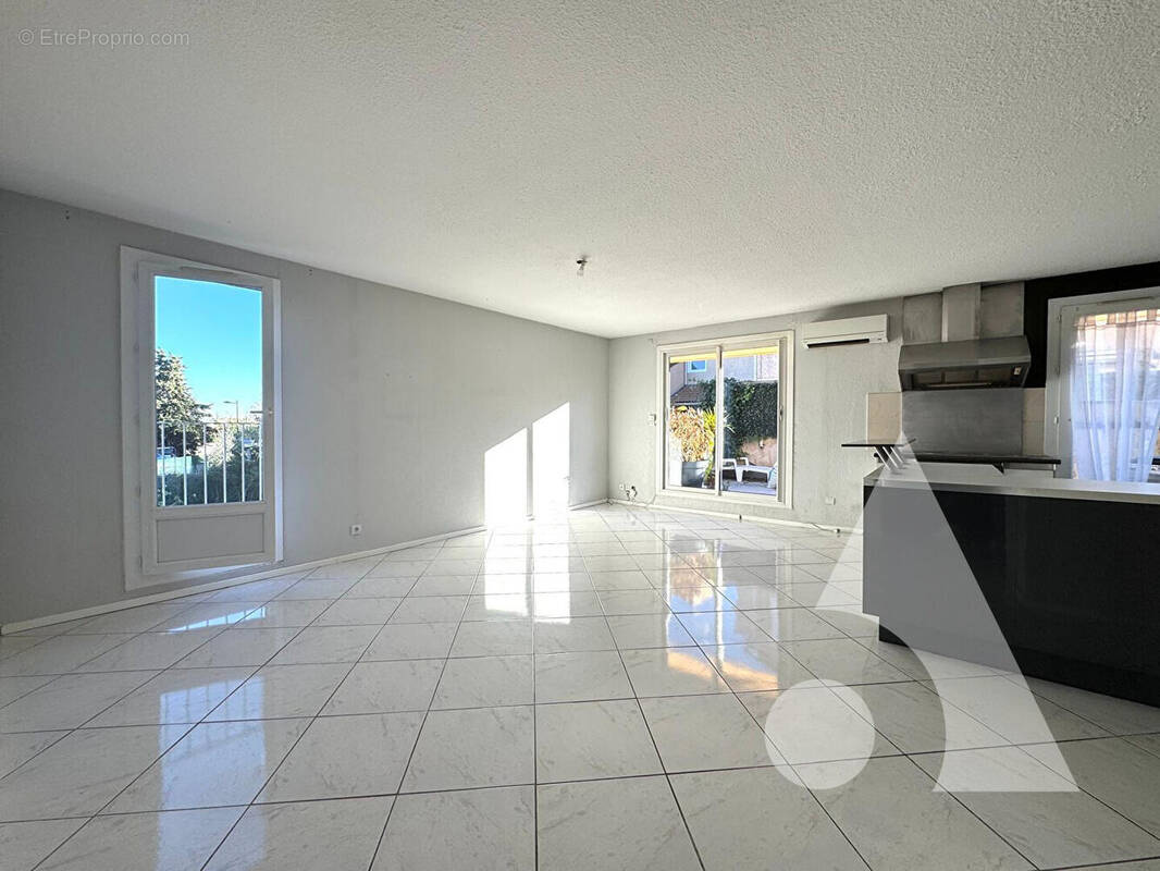 Appartement à LE MUY