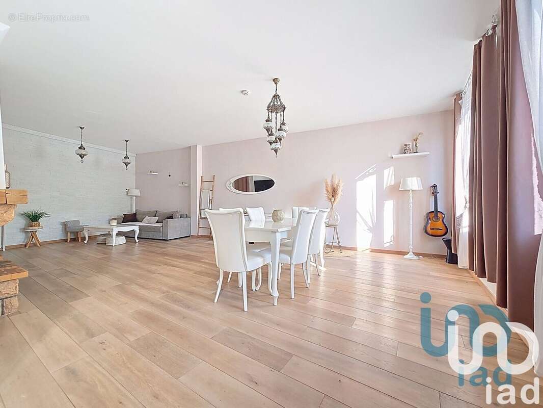 Photo 3 - Maison à ROMILLY-SUR-SEINE