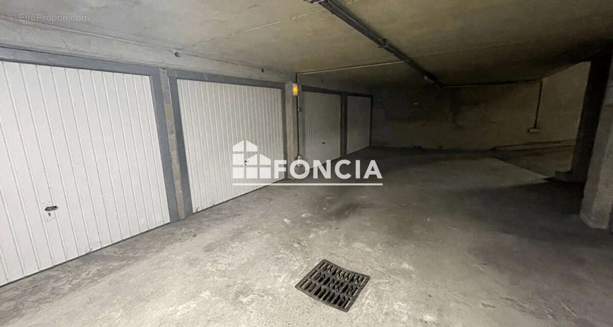Parking à ETRECHY