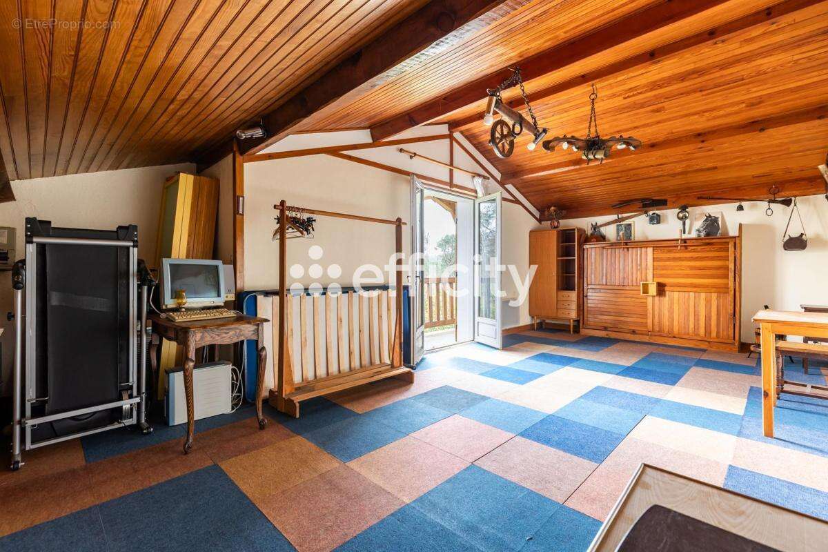 Maison 155 m² à Salles  - photo 12