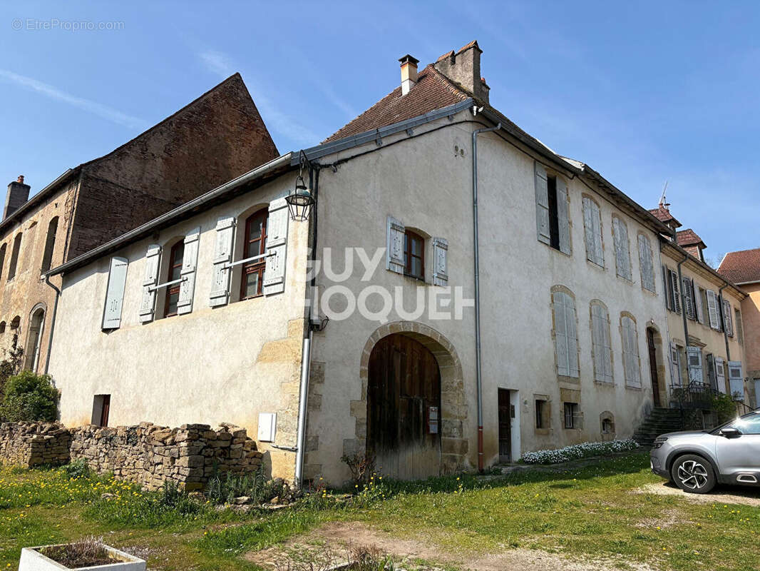 Maison à MONTIGNY-LES-VESOUL