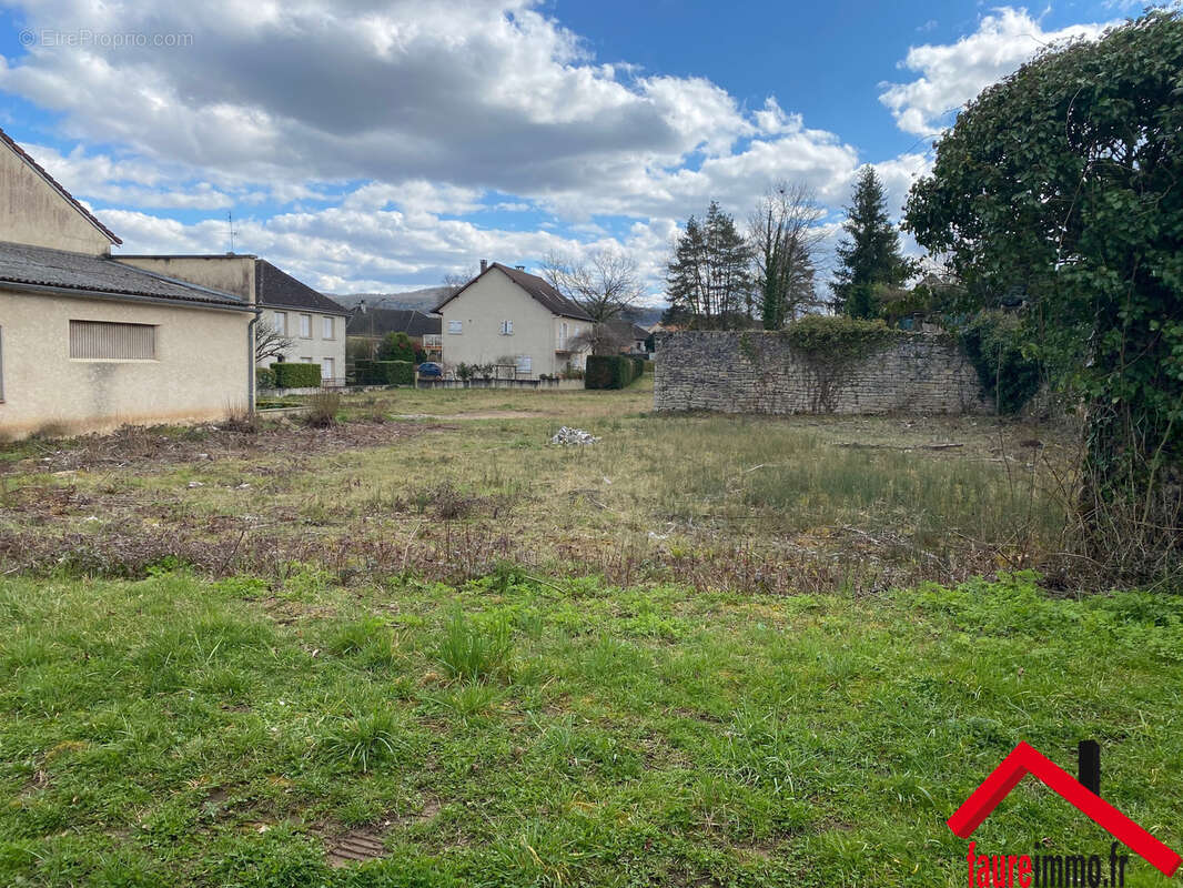 Terrain à LA FEUILLADE