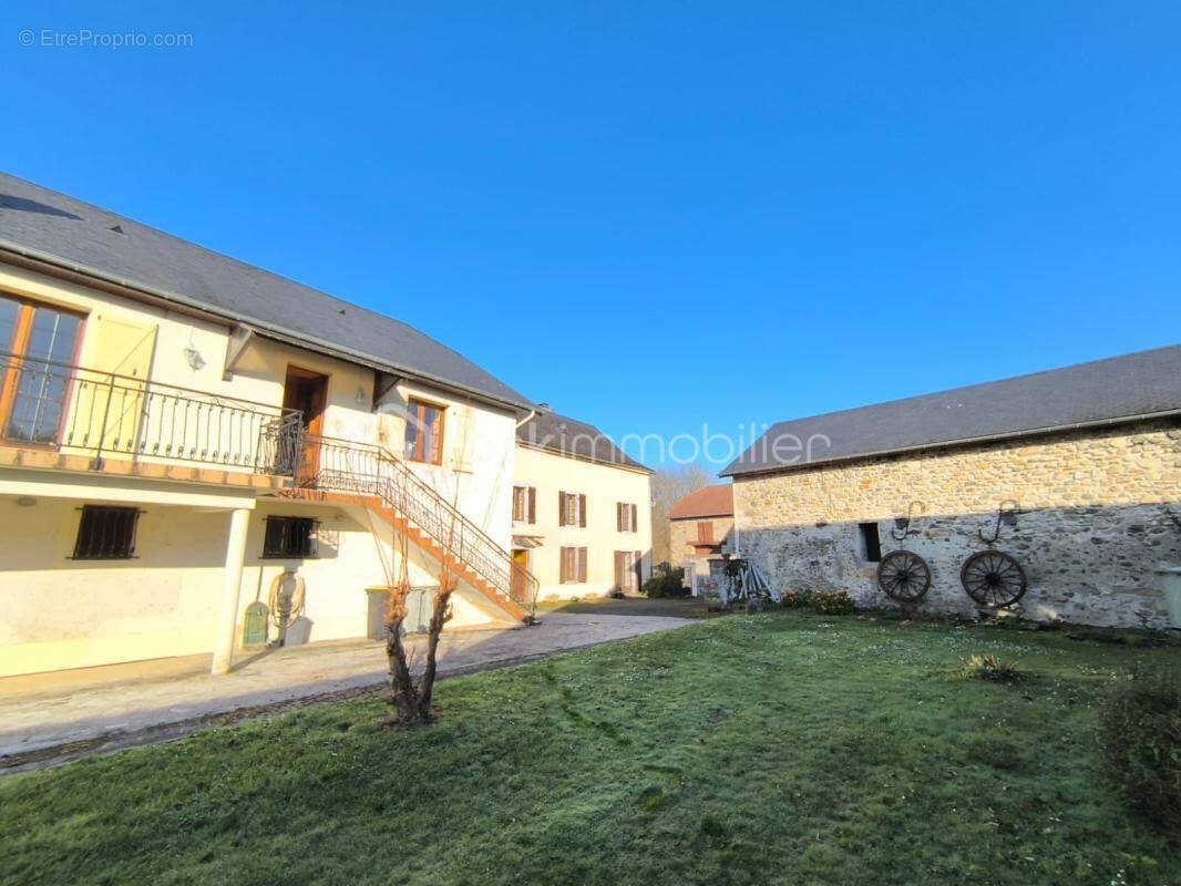 Maison à OGEU-LES-BAINS