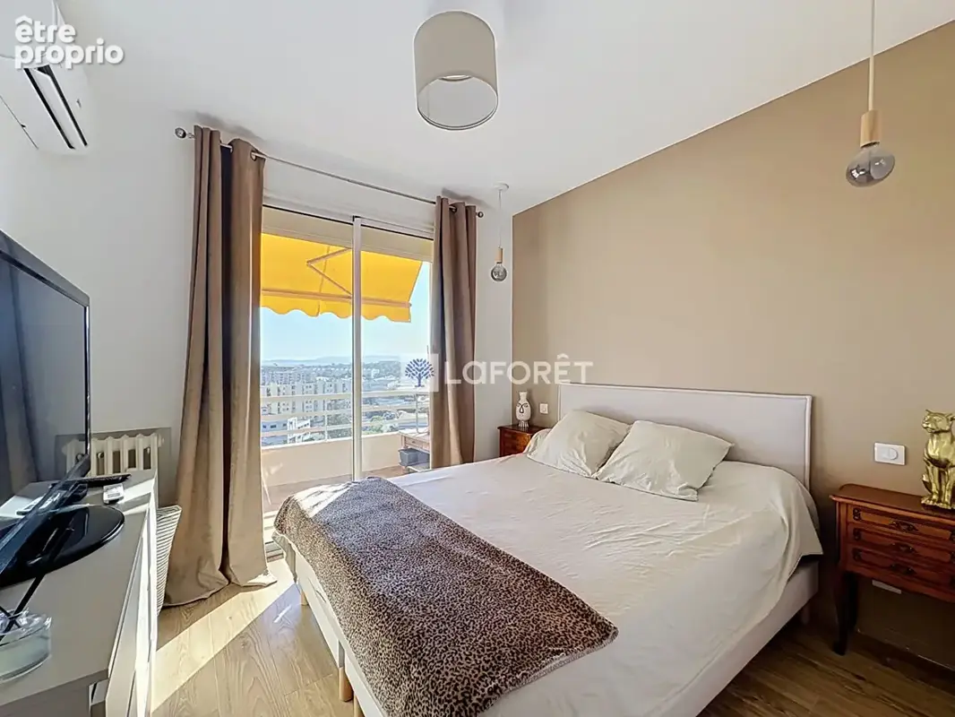 T3 rénové de 58,02 m² avec terrasse de 18 m² et vue mer - photo 4