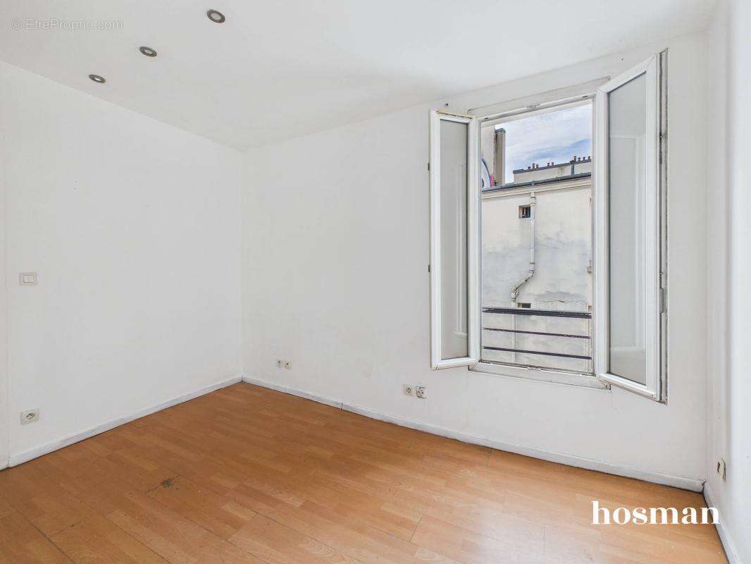 A réagencer ! 2/3 pièces de 46m² - Calme et copropriété rénovée - Métro Anvers - Rue Seveste - photo 18
