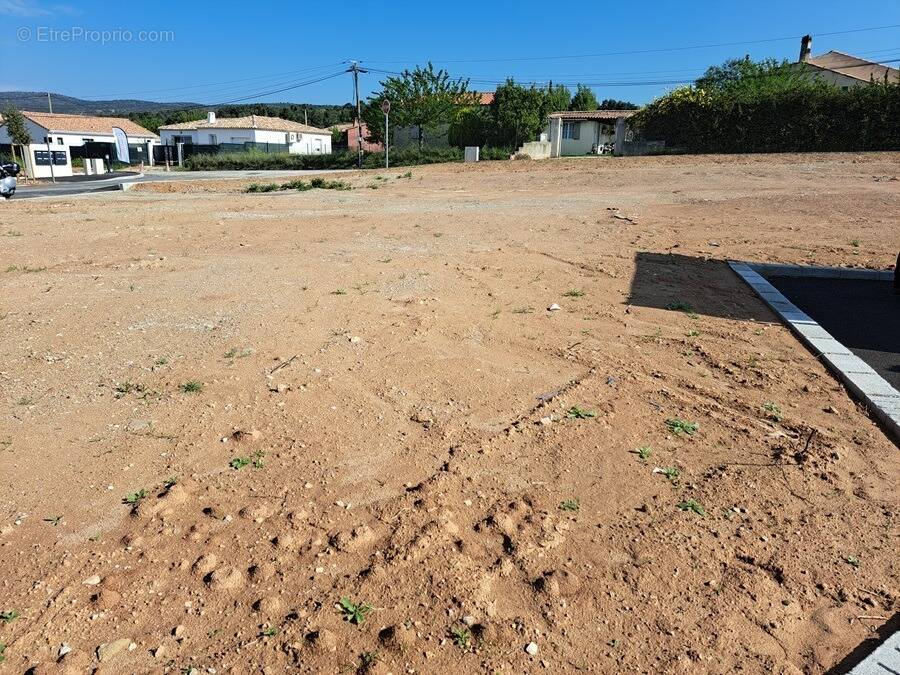 Terrain à POURRIERES