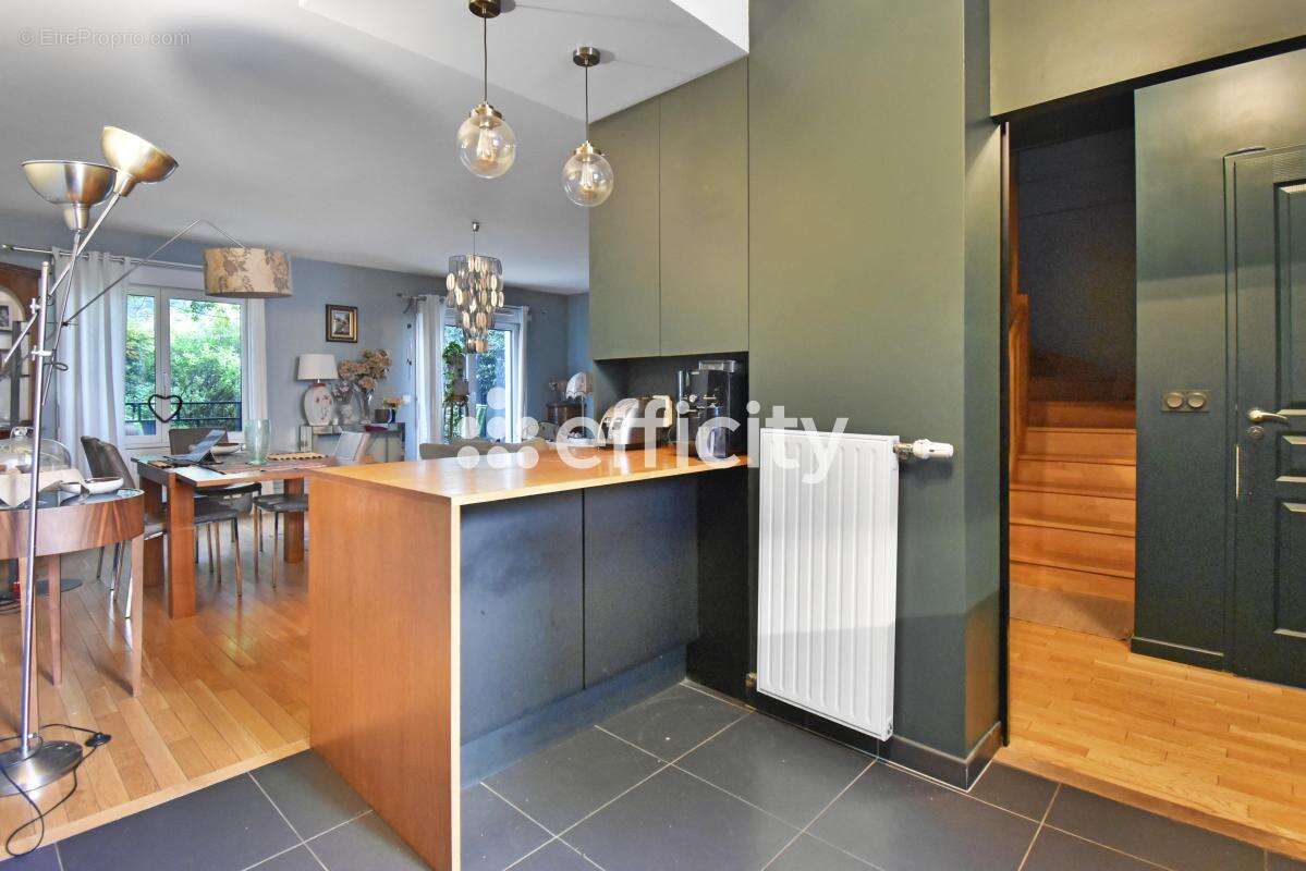 Maison à LA GARENNE-COLOMBES