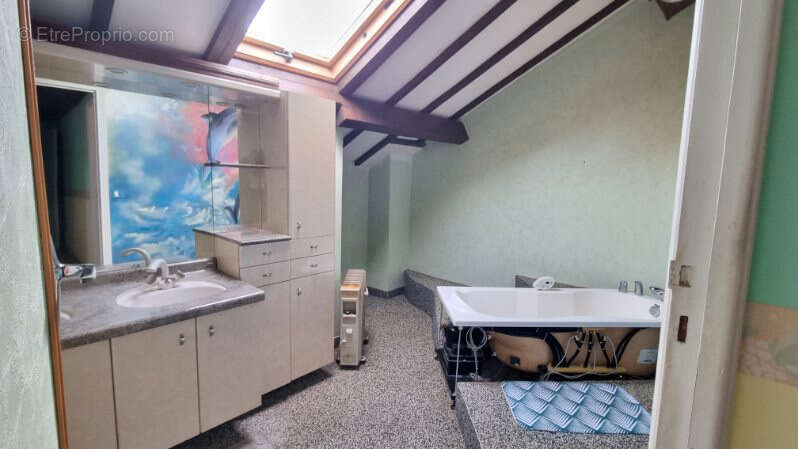 Maison à SAINT-BONNET-DES-QUARTS