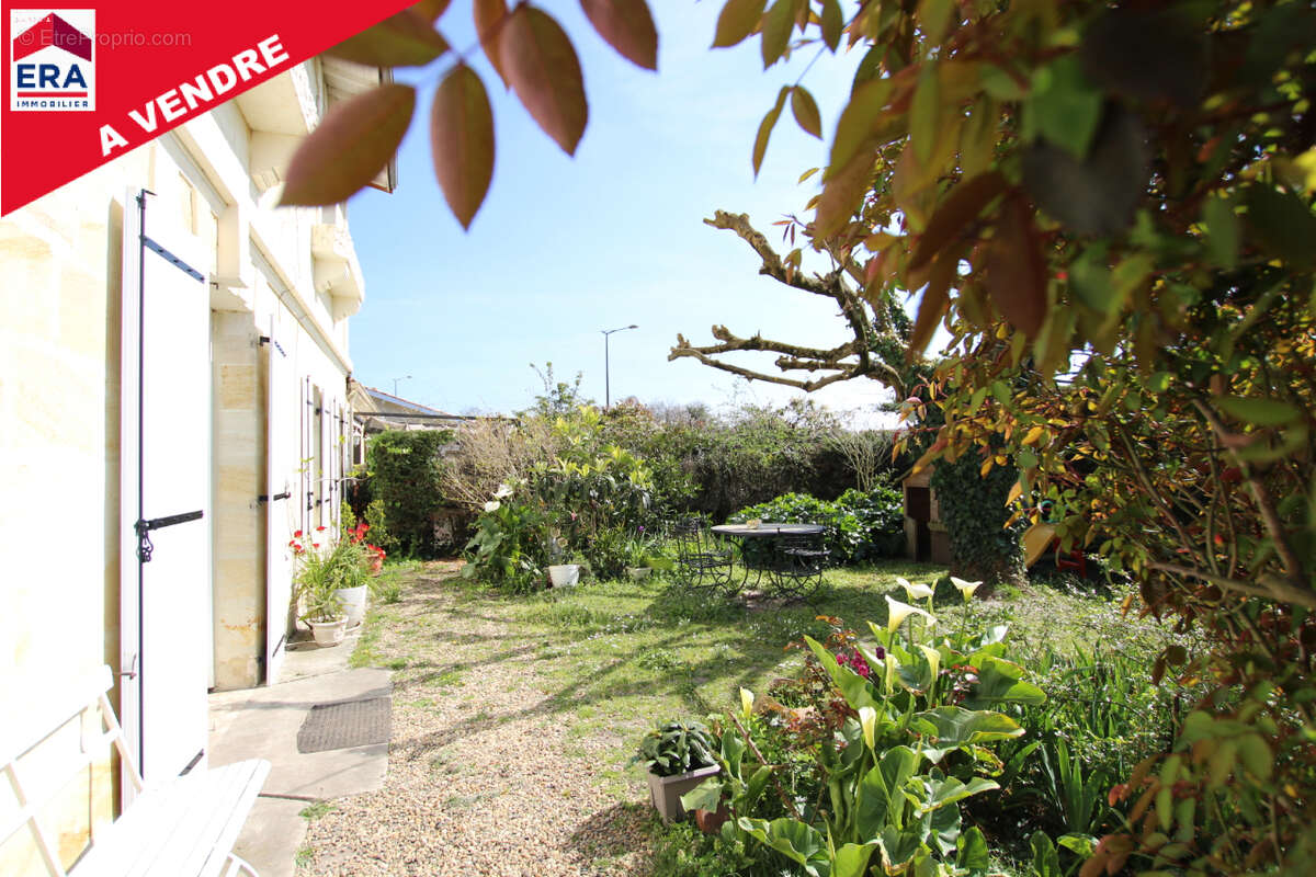 Maison à AMBARES-ET-LAGRAVE