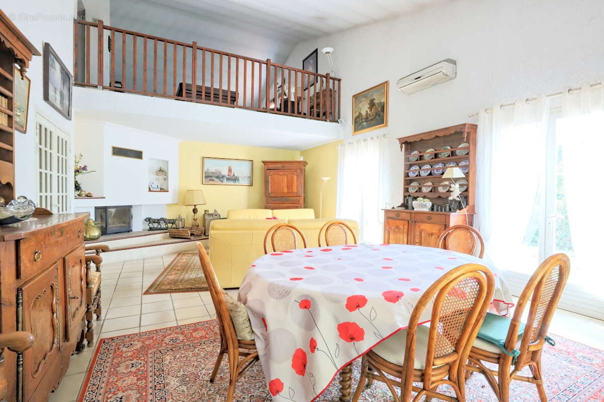 Maison à SOLLIES-TOUCAS