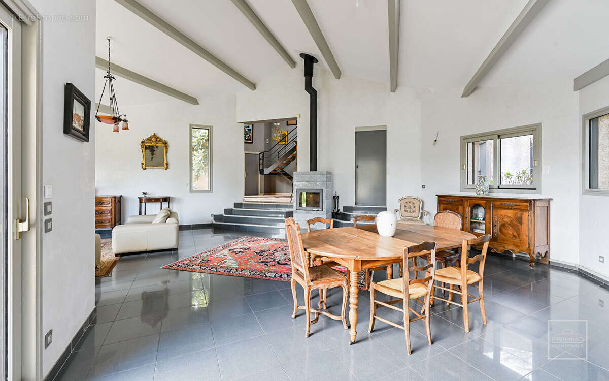 Saint Cyr au Mont d'Or, 12mn à pied du Village, Maison d'environ 230m² sur 1 617m² de terrain - photo 5