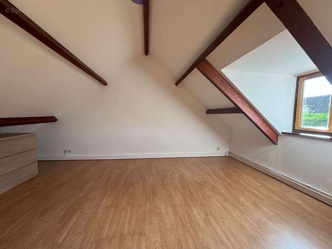 Appartement à LACROIX-SAINT-OUEN