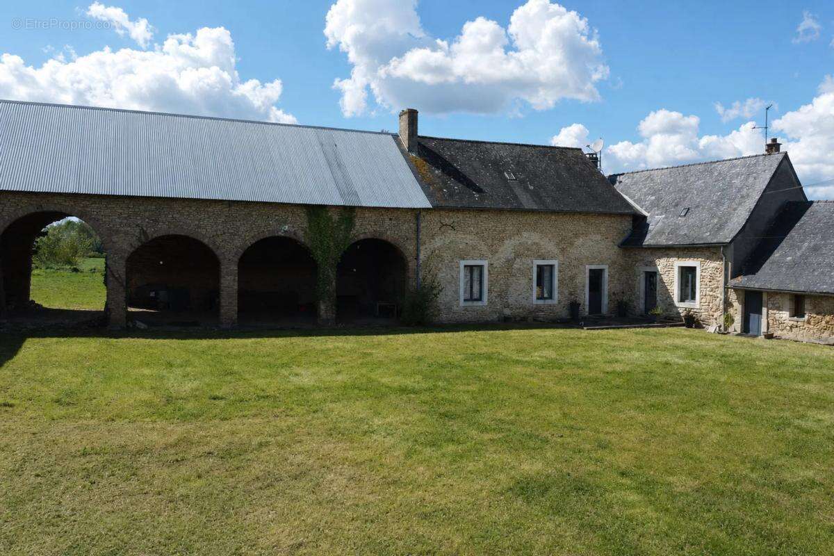 Maison à SAINT-OUEN-EN-CHAMPAGNE