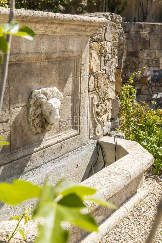 Maison à CHATEAUNEUF-GRASSE