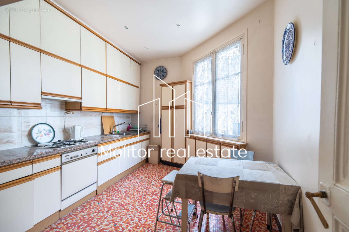 Appartement à PARIS-8E