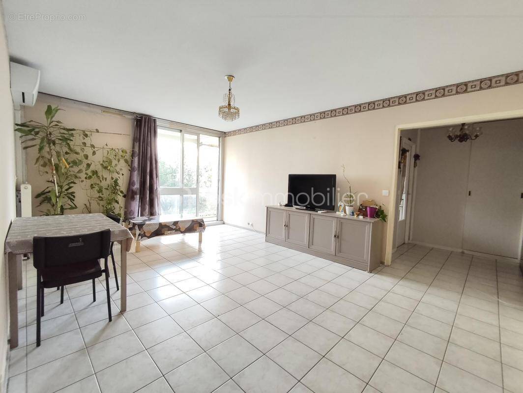Appartement à LYON-8E