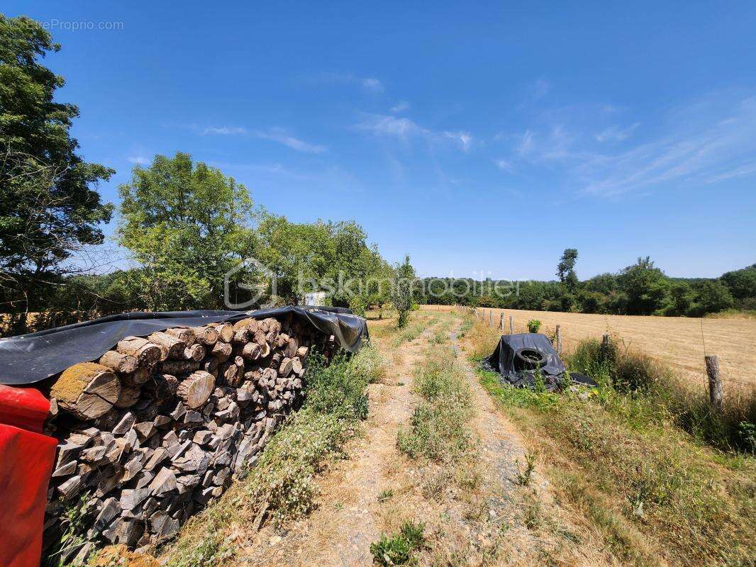 Terrain de loisirs au calme avec compteur d'eau de 1275m² à Ménigoute - photo 6