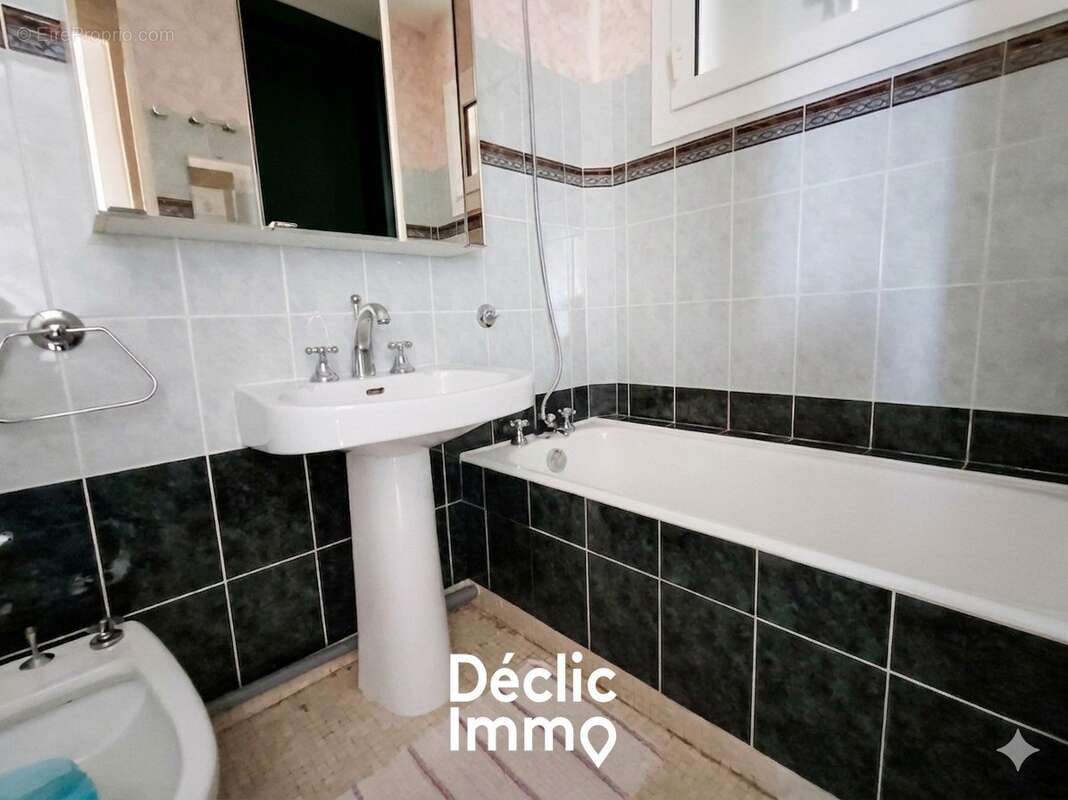 Appartement 2 chambres + parking + garage - 50m de la mer - photo 6