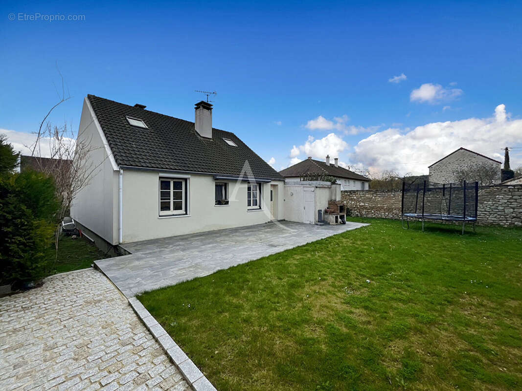 Maison à MEZY-SUR-SEINE