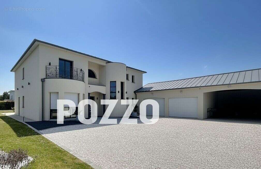 maison prestations de qualités F7 (250 m²) et terrain 1400m² Plage et commerces à pied - photo 2