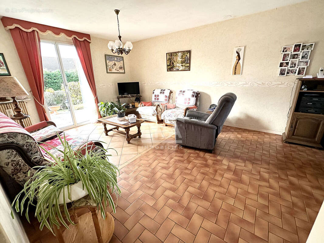 Maison à VILLENEUVE-LA-GUYARD