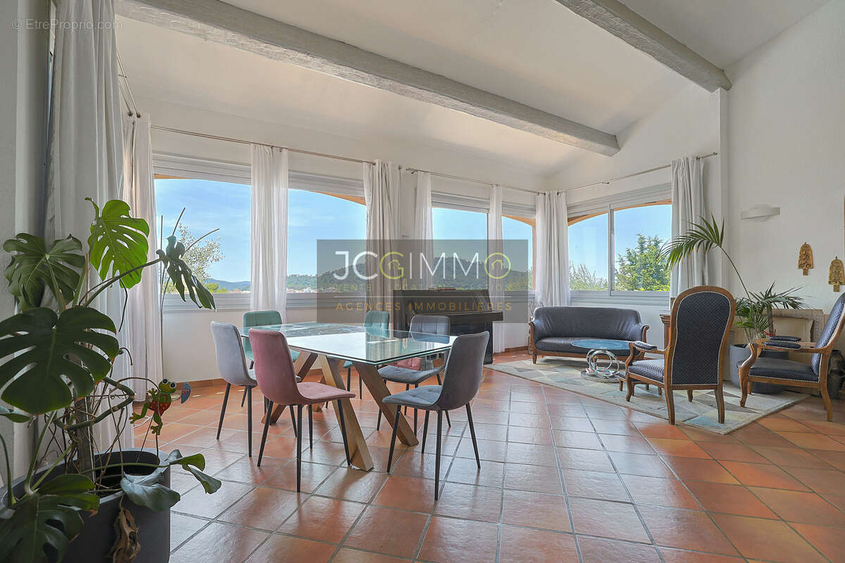 Villa T8 190m2 hab + Dépendance + Piscine + Vue dominante - photo 3