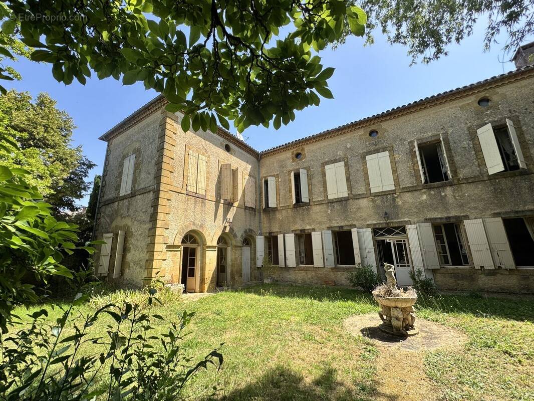 Main façade of this remarkable historic residence - Maison à MIRANDE