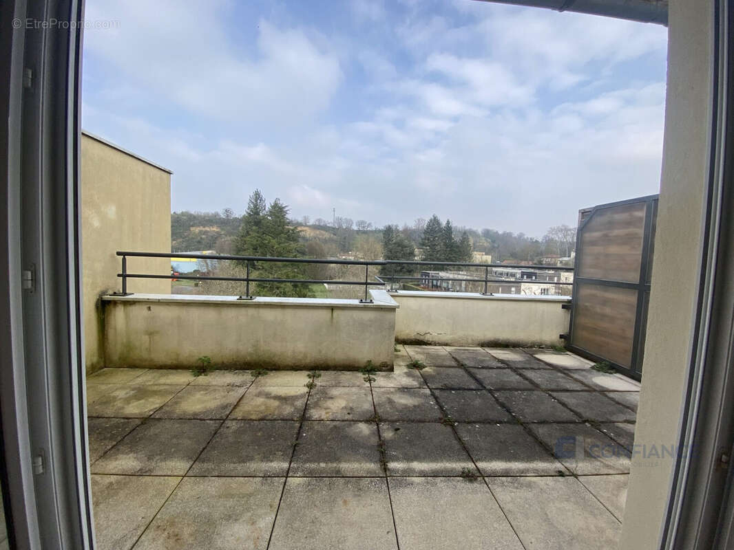 Appartement à NEUVILLE-SUR-SAONE