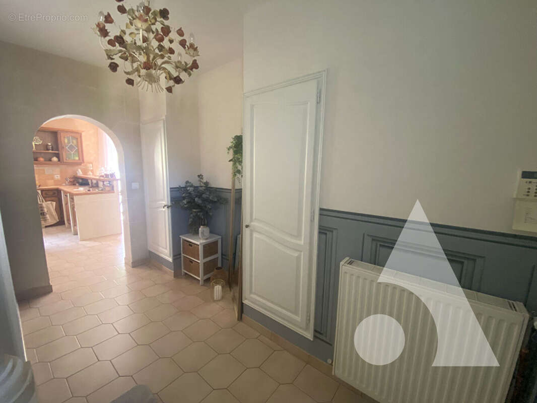 Maison en pierres dans la valle de l'automne / 6 chambres / sous sol total - photo 9