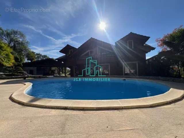 Maison à CHALLES-LES-EAUX