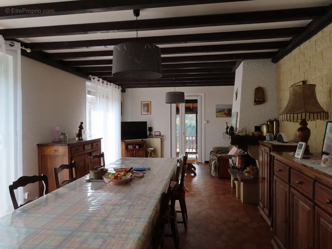 Maison à LEYRIEU