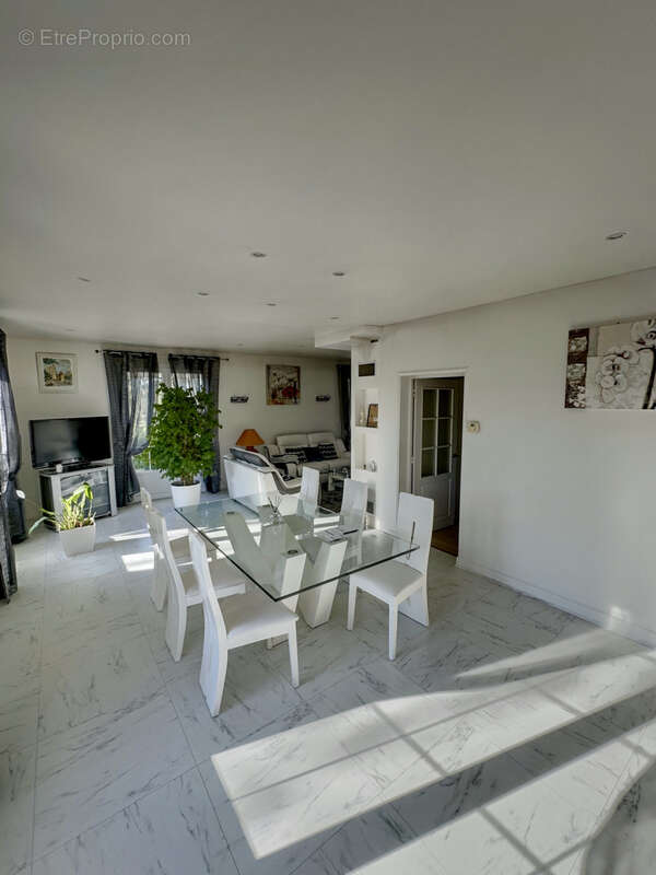 Maison à DOMPIERRE-SUR-BESBRE