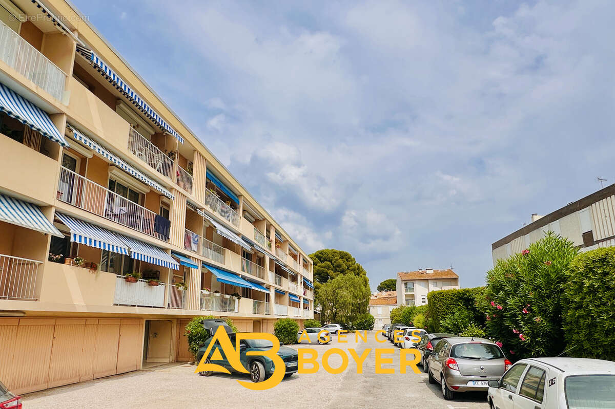 Bandol   centre-ville   t3 traversant avec terrasse, cave et parking sécurisé - photo 18