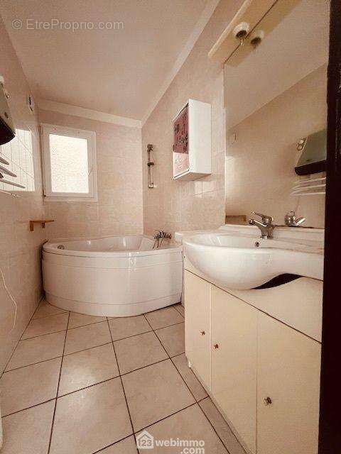 Maison à SAINT-LAURENT-DE-LA-SALANQUE