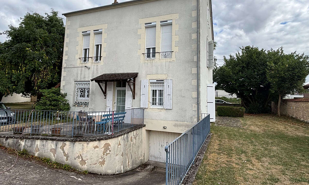 Maison à VARENNES-VAUZELLES