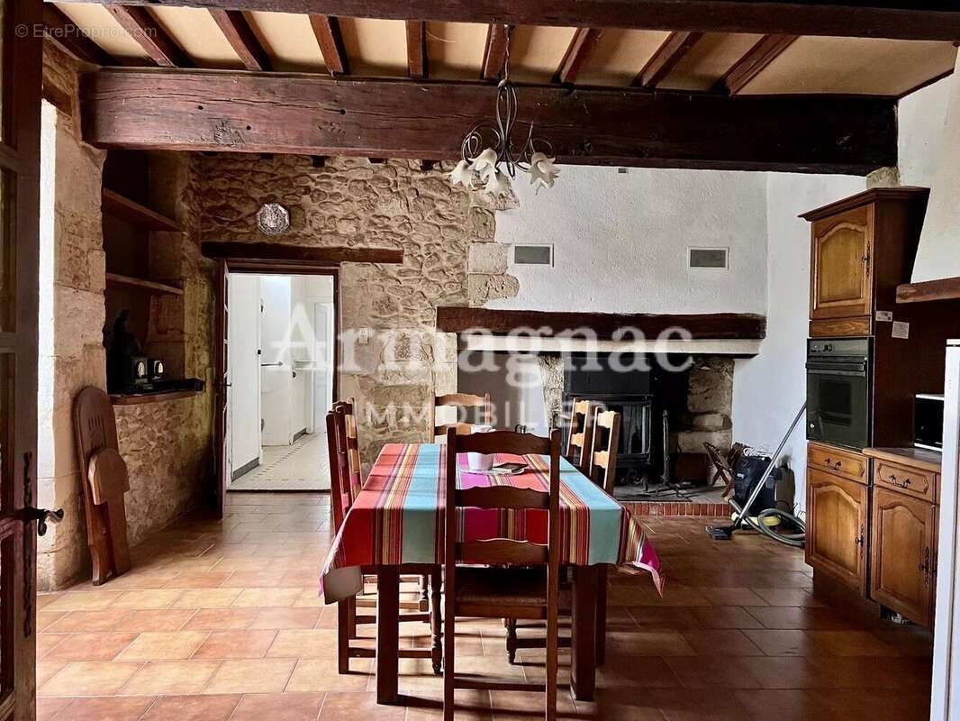 Maison en pierre avec dépendances à rénover - photo 5