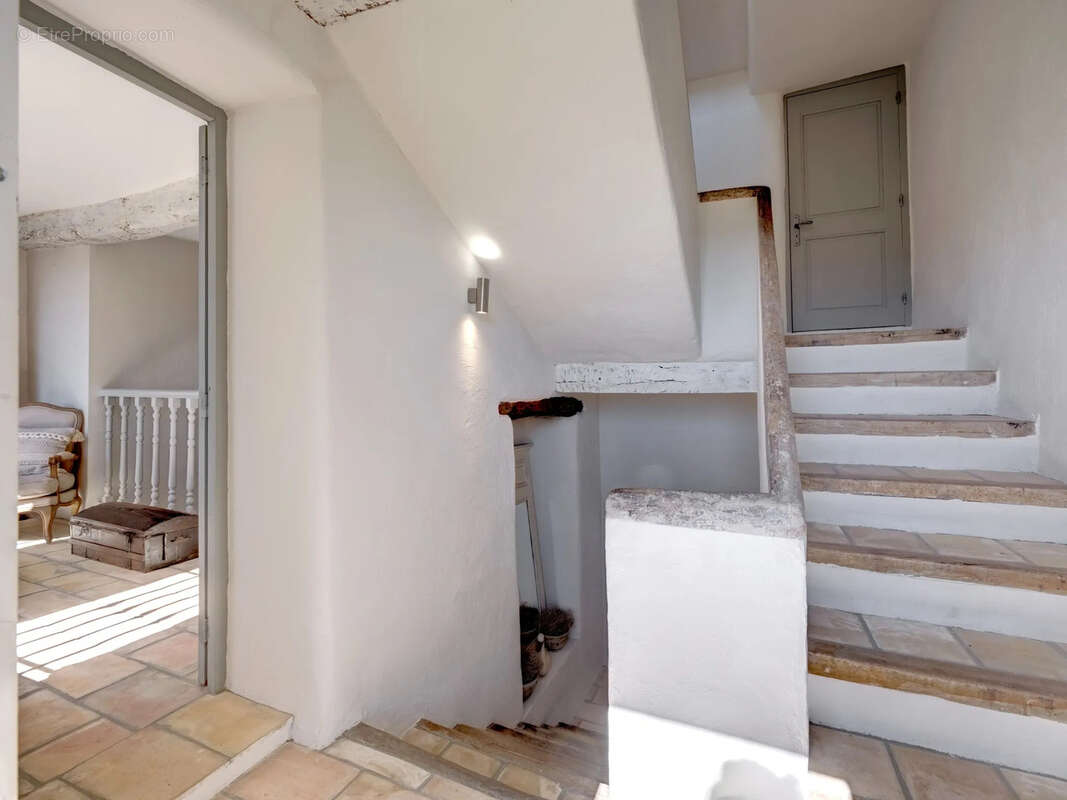 Maison à CHATEAUNEUF-GRASSE