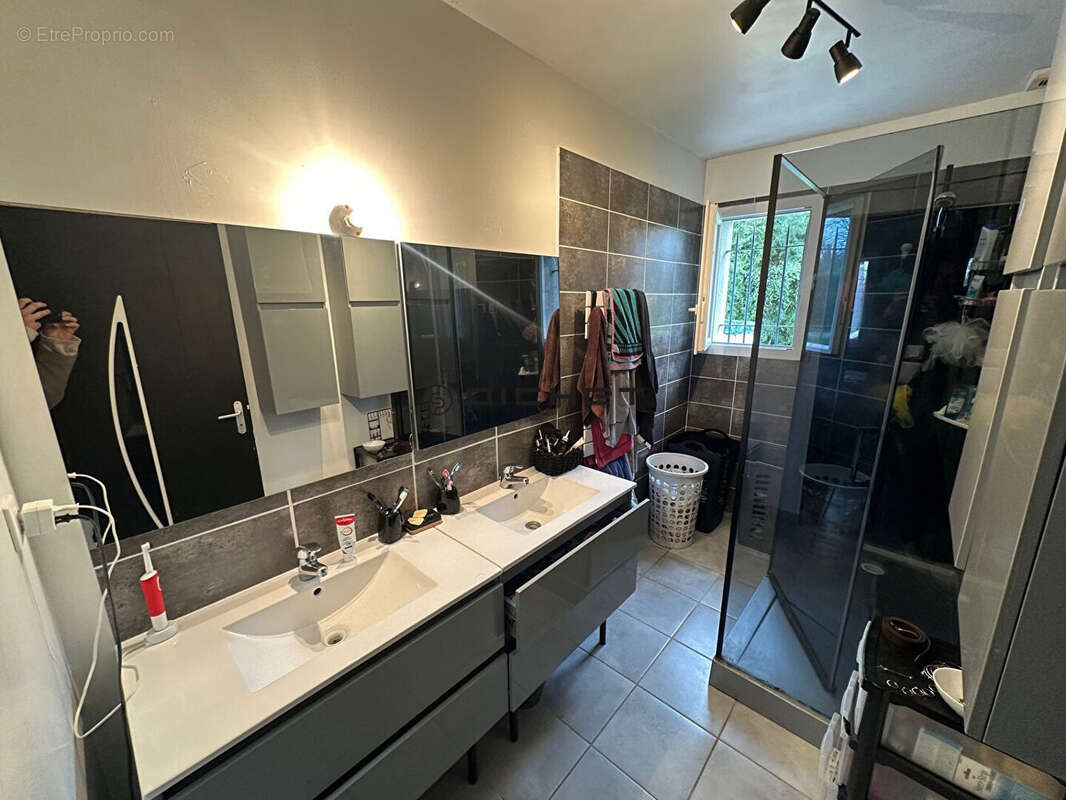 Maison à COURS-DE-PILE