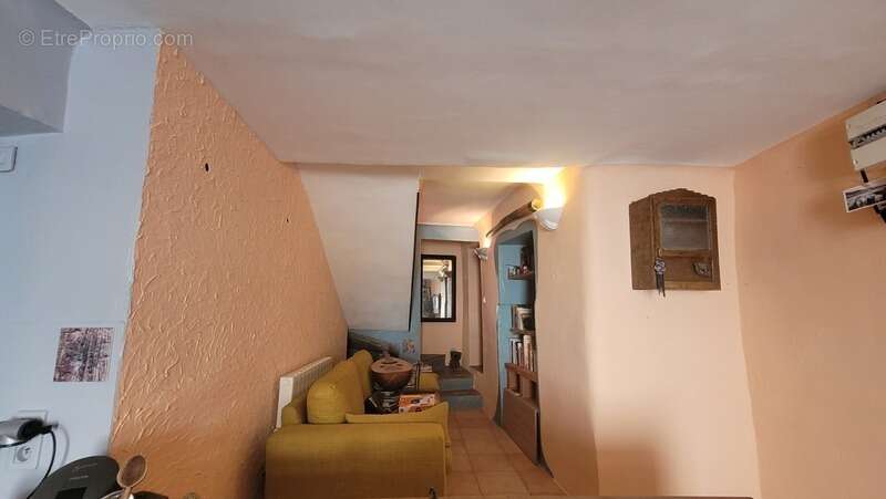 Authentique maison de village de 3 pièces avec cave voûtée et chambre à rénover_SIGONCE (04) - photo 6
